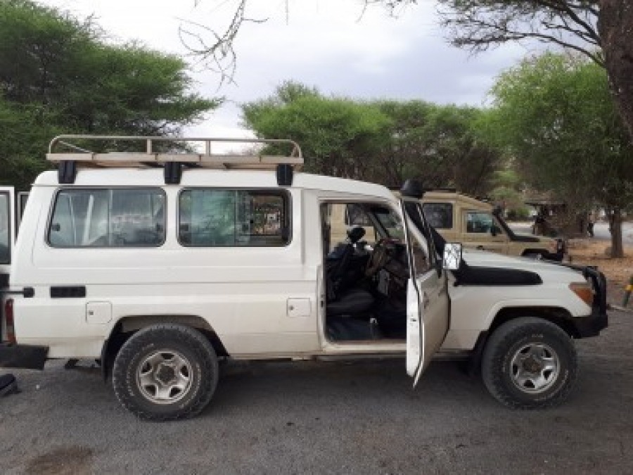Toyota Landcruiser von Shilashi Car Rental
