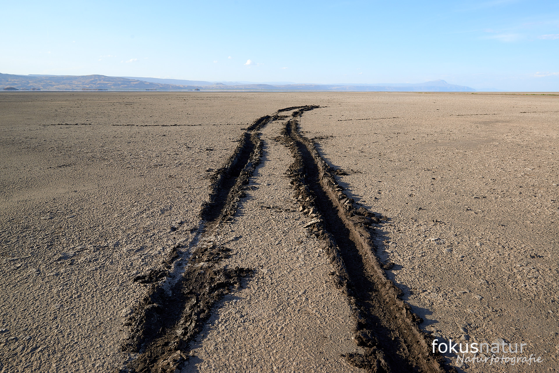 Wagenspuren im Lake Natron